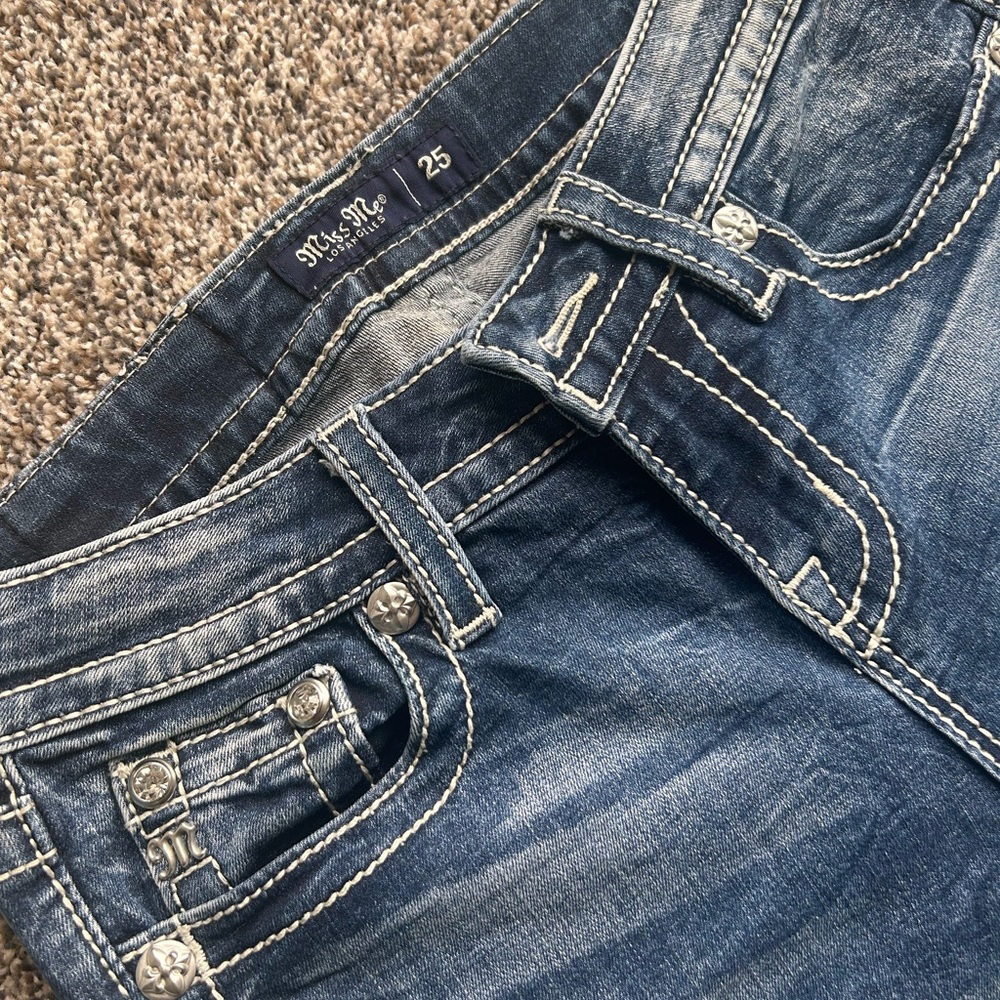 Miss Me Capri Jeans - Picture 2 of 7